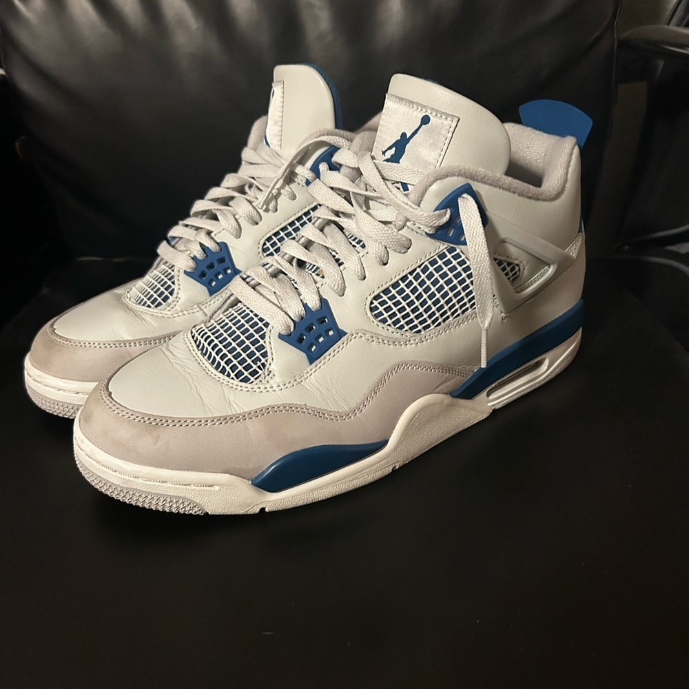 Jordan 4 Military Blue (2024)